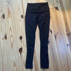 Lulu lemon leggings with side pockets and back zipper pocket